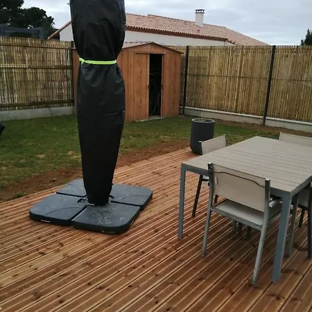 Maison Cosy à 400 M De La Mer!